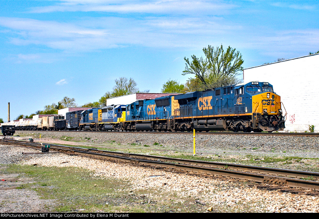 CSX 863 on Q-439